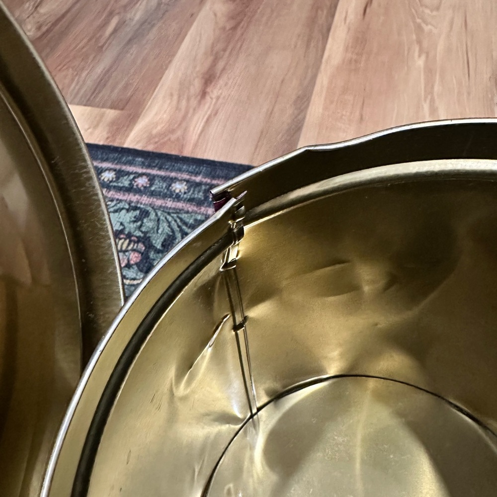 Vtg CHARLES CHIPS Round Metal Tin W Lid Yellow Brown Color Arlington NJ USA NICE - Picture 6 of 10